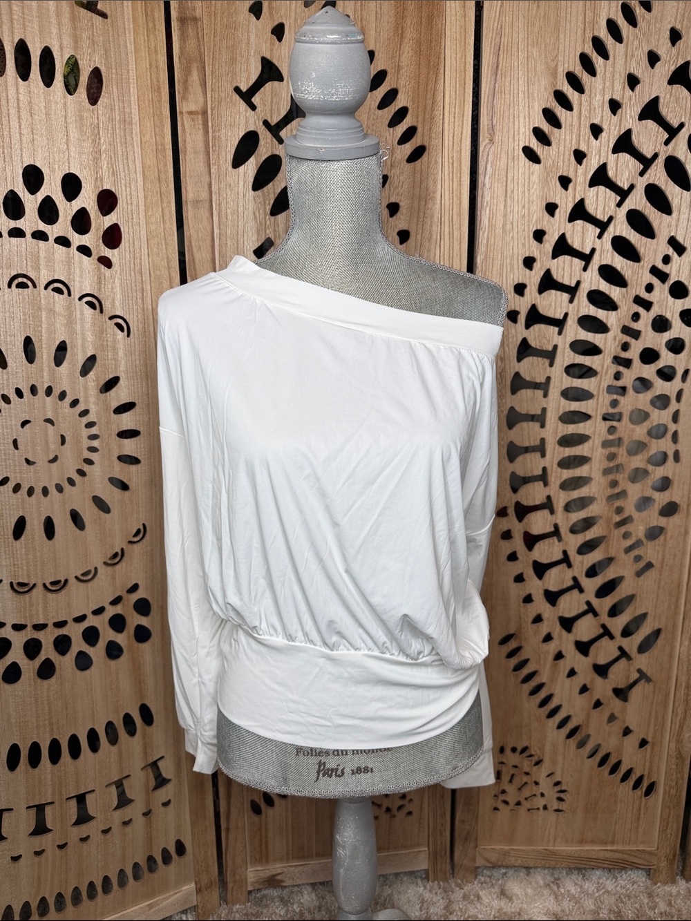 HALARA White One-Shoulder Tunic Top
